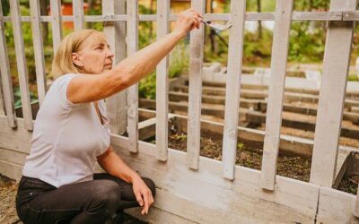 Jak upiększyć wejście do ogrodu – co posadzić przy furtce?