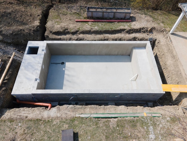 Jak własnymi rękami zrobić basen betonowy w ogrodzie?