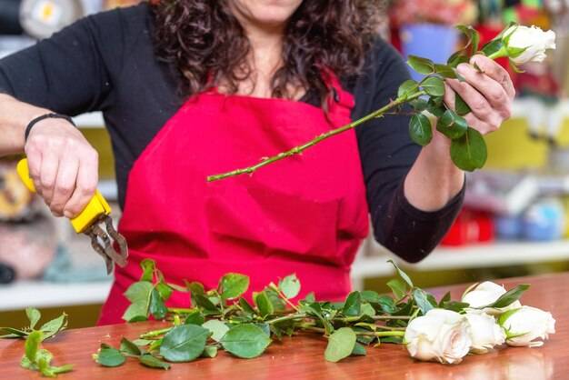 Jak własnoręcznie zrobić kratkę na kwiaty do ogrodu?