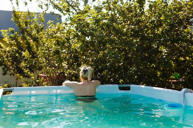 Z czego zrobić basen w ogrodzie – pomysły dla domowych budowniczych